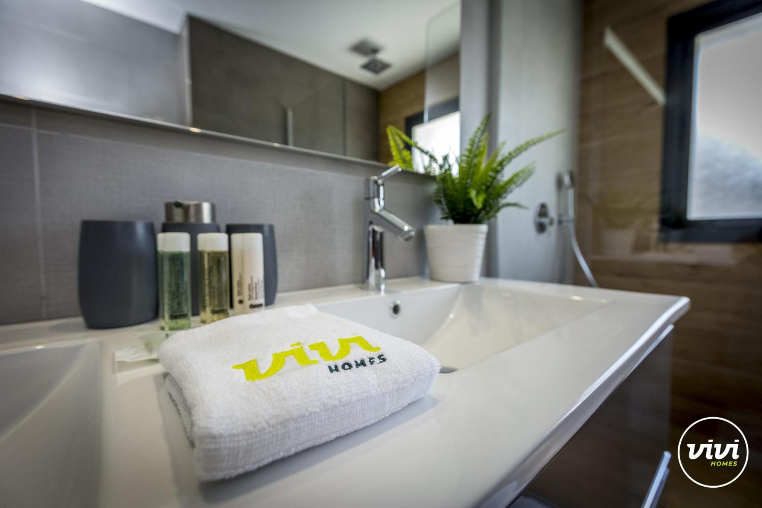 ViVi Homes -Villa Ruby Pool, Garden, Golf & Beach