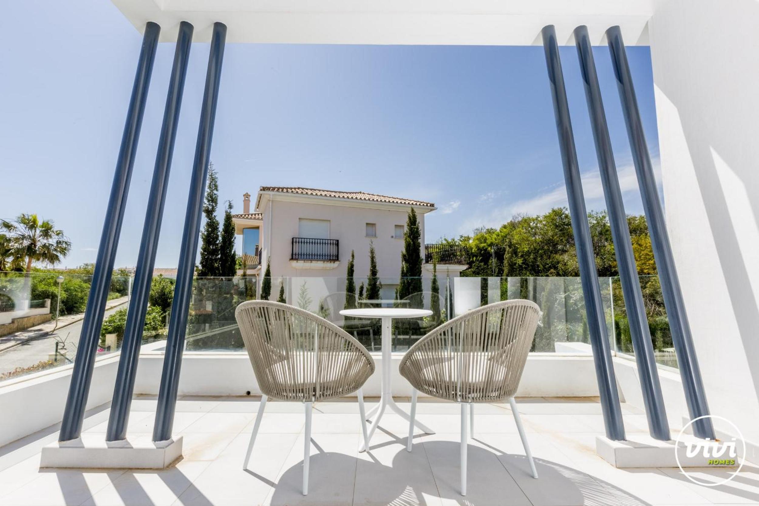 ViVi Homes -Villa Ruby Pool, Garden, Golf & Beach