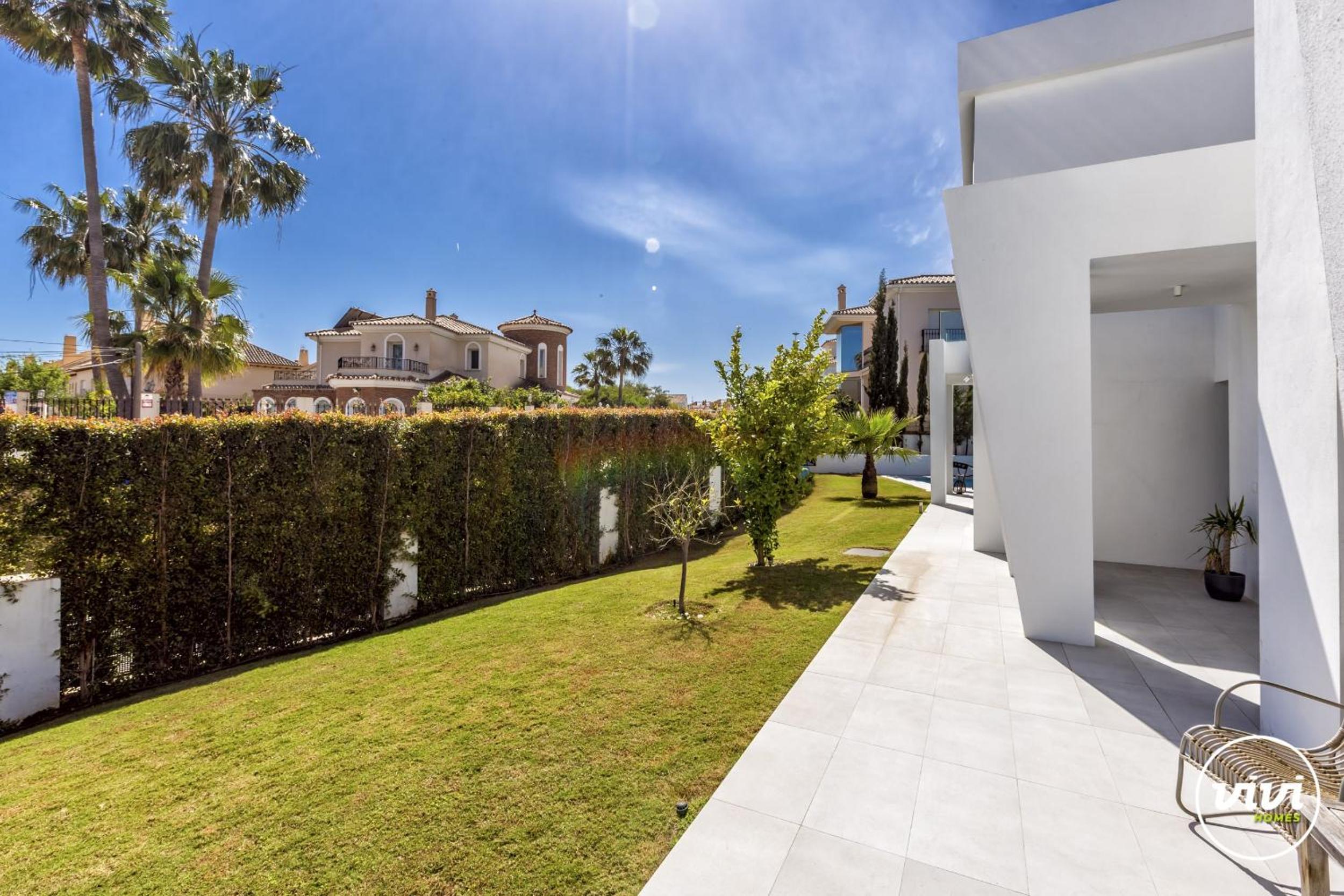 ViVi Homes -Villa Ruby Pool, Garden, Golf & Beach