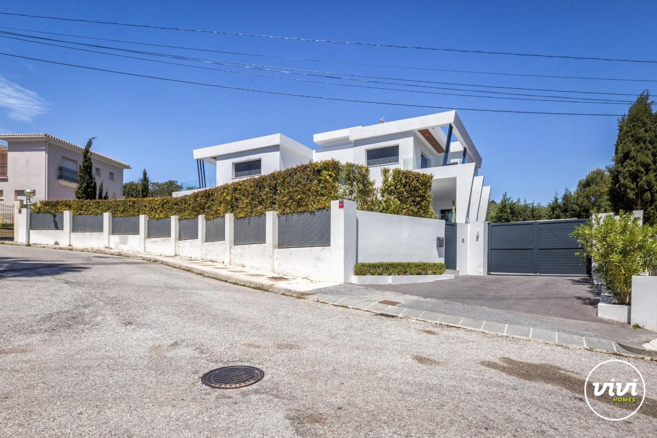 ViVi Homes -Villa Ruby Pool, Garden, Golf & Beach