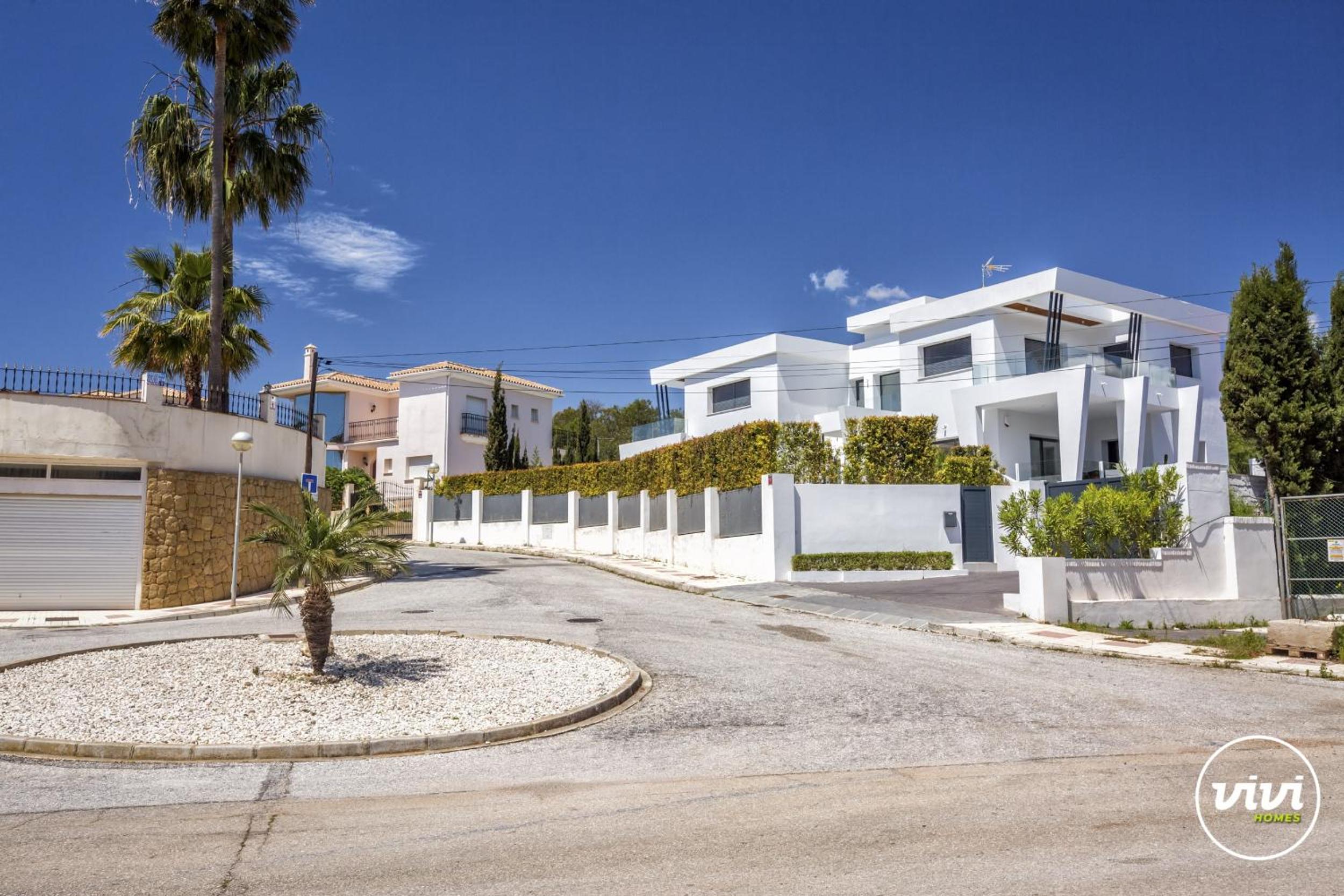 ViVi Homes -Villa Ruby Pool, Garden, Golf & Beach