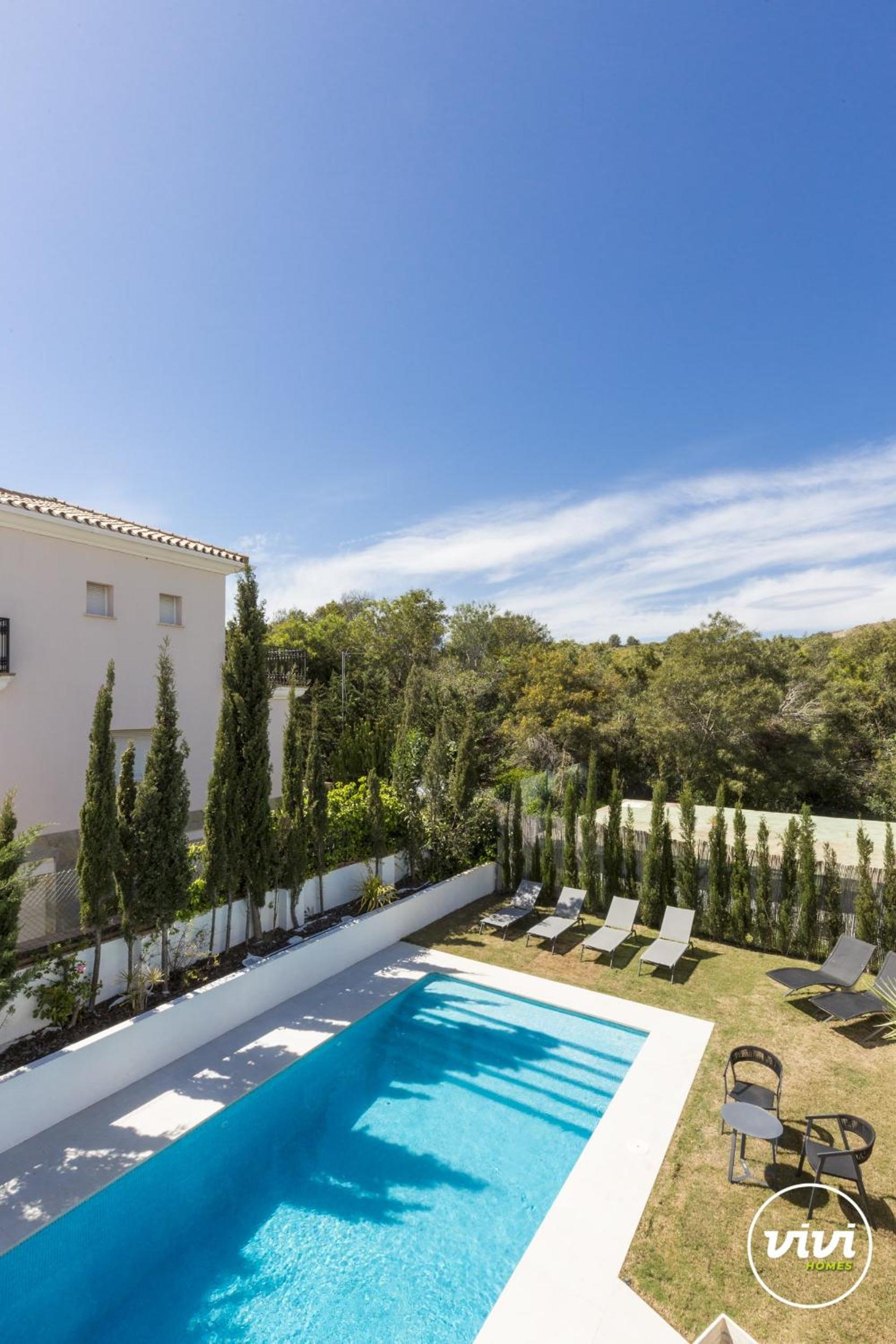 ViVi Homes -Villa Ruby Pool, Garden, Golf & Beach