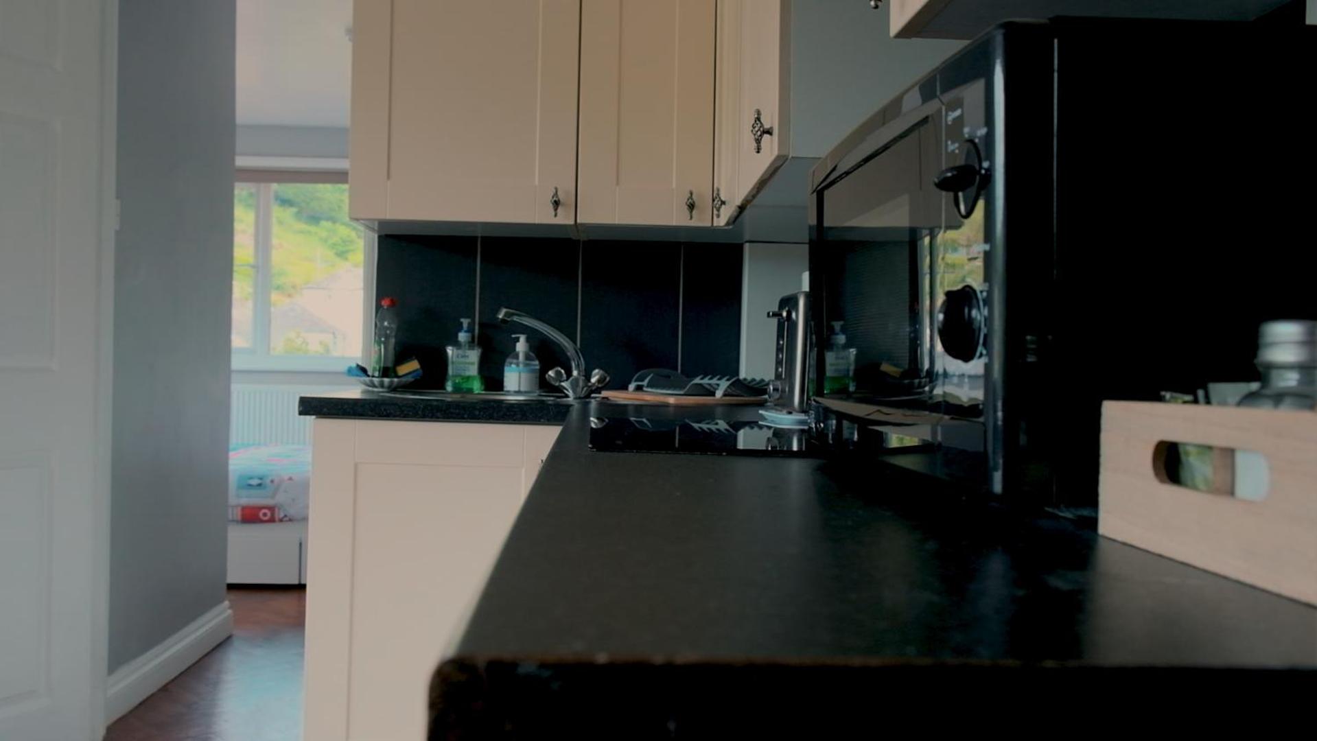 Looe Vacations - Captain's Quarters parking for 1 car, EV point - Property Image 4