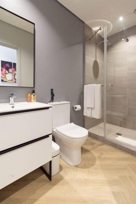 Colourful Studio Apartment view 3