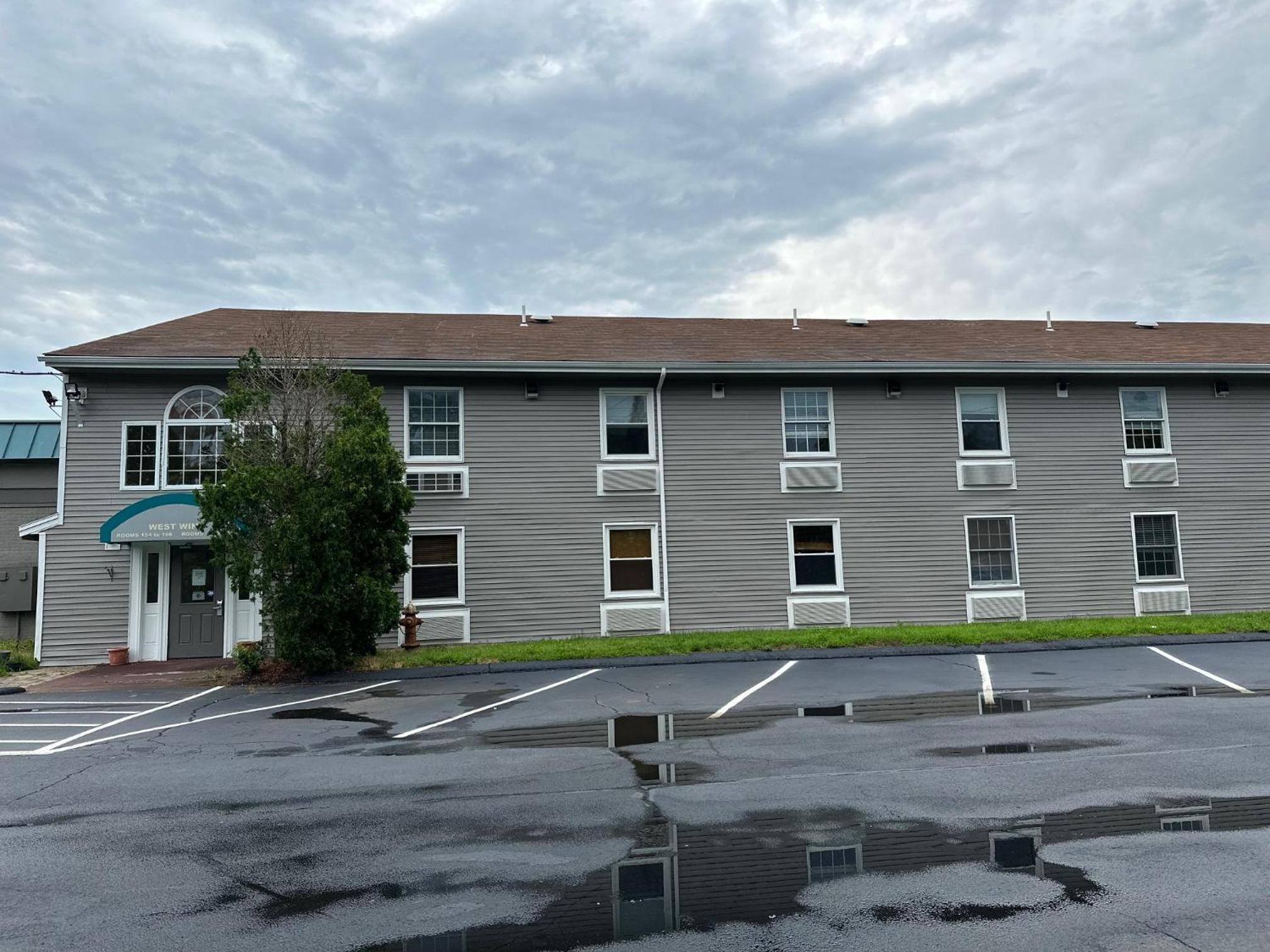 Hotel Whaler Inn and Suites