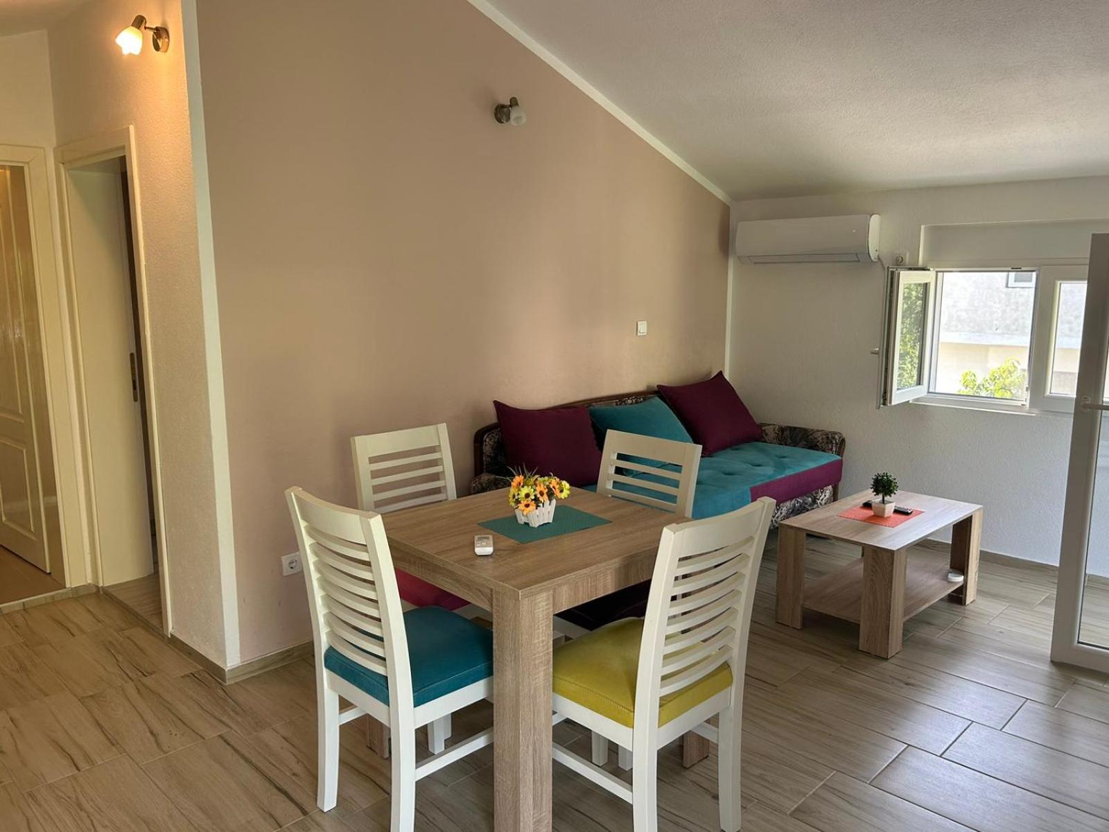 TEODORA DARIJA LUCIJA APARTMANI Sutomore