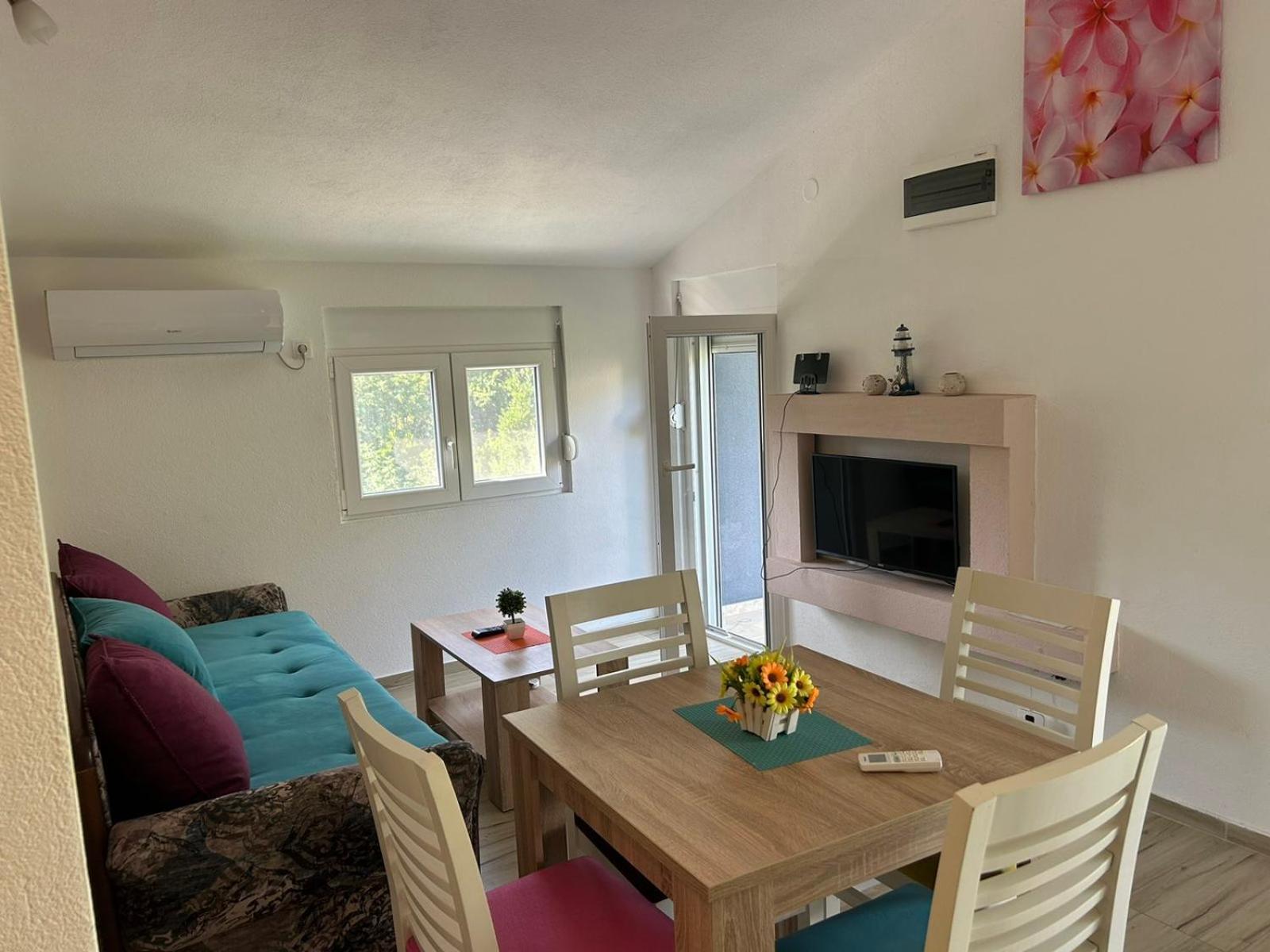 TEODORA DARIJA LUCIJA APARTMANI Sutomore