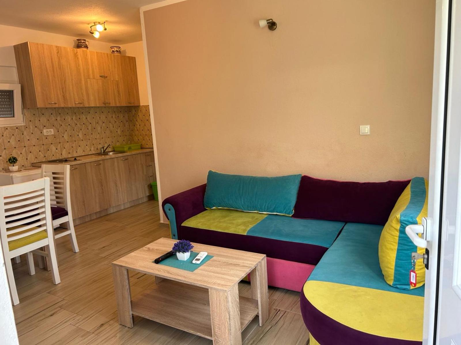 TEODORA DARIJA LUCIJA APARTMANI Sutomore