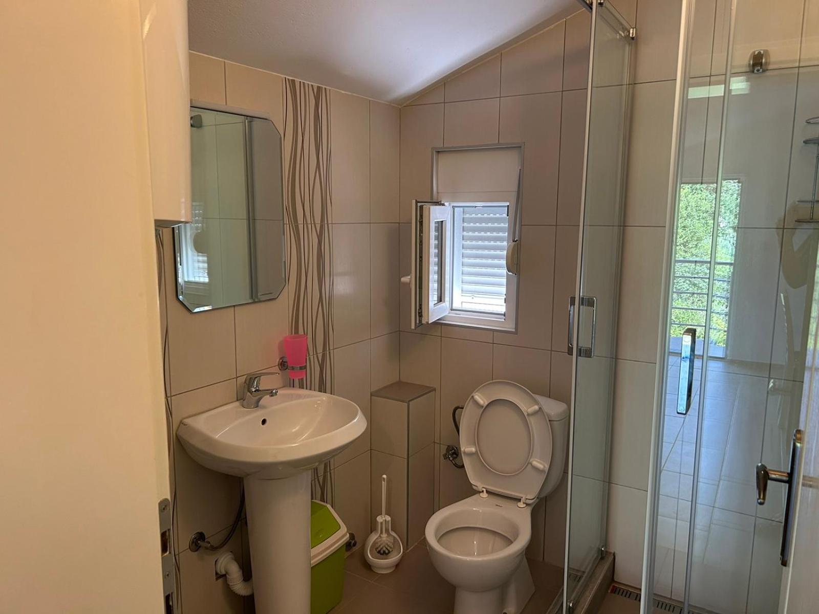 TEODORA DARIJA LUCIJA APARTMANI Sutomore