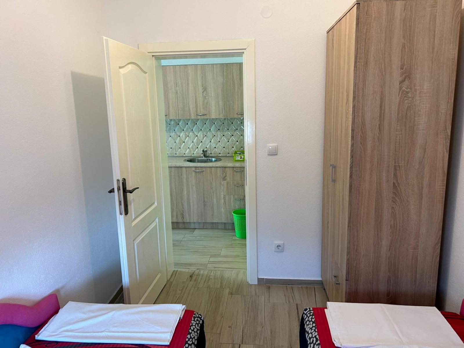 TEODORA DARIJA LUCIJA APARTMANI Sutomore