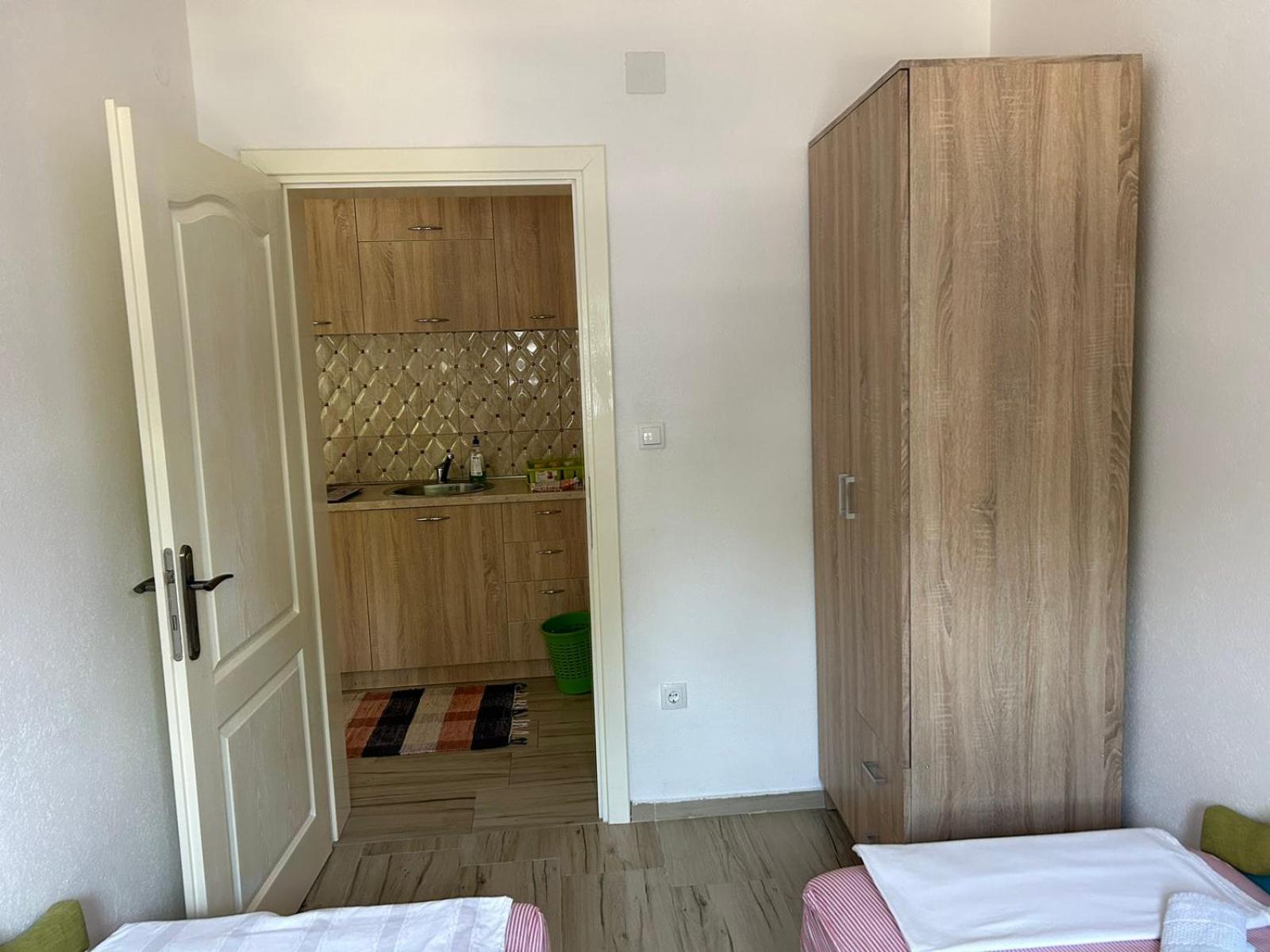 TEODORA DARIJA LUCIJA APARTMANI Sutomore