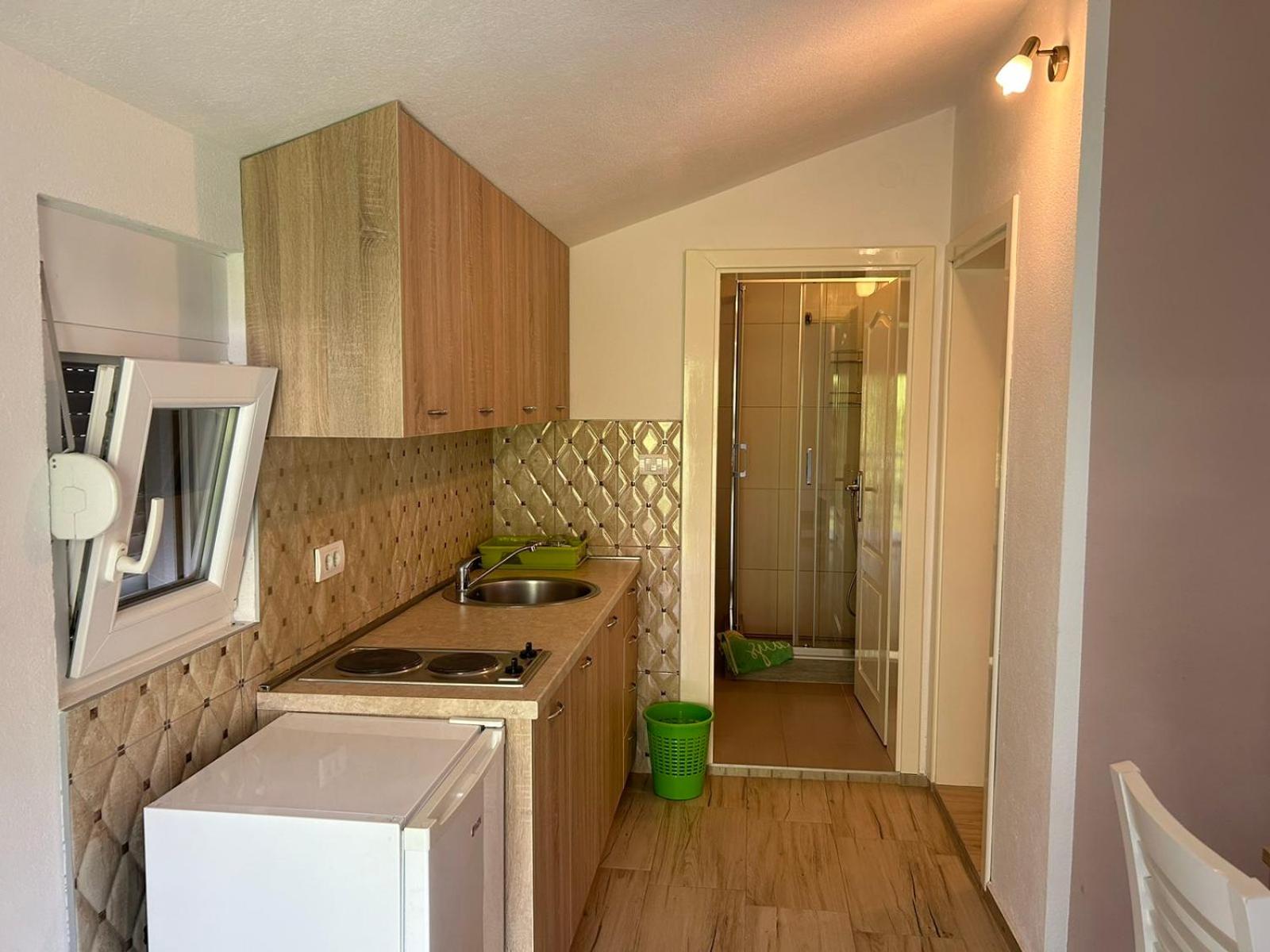 TEODORA DARIJA LUCIJA APARTMANI Sutomore