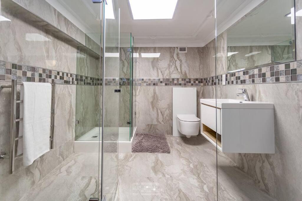 Ultra Luxury 3 Bedroom Address on Adderley view 2