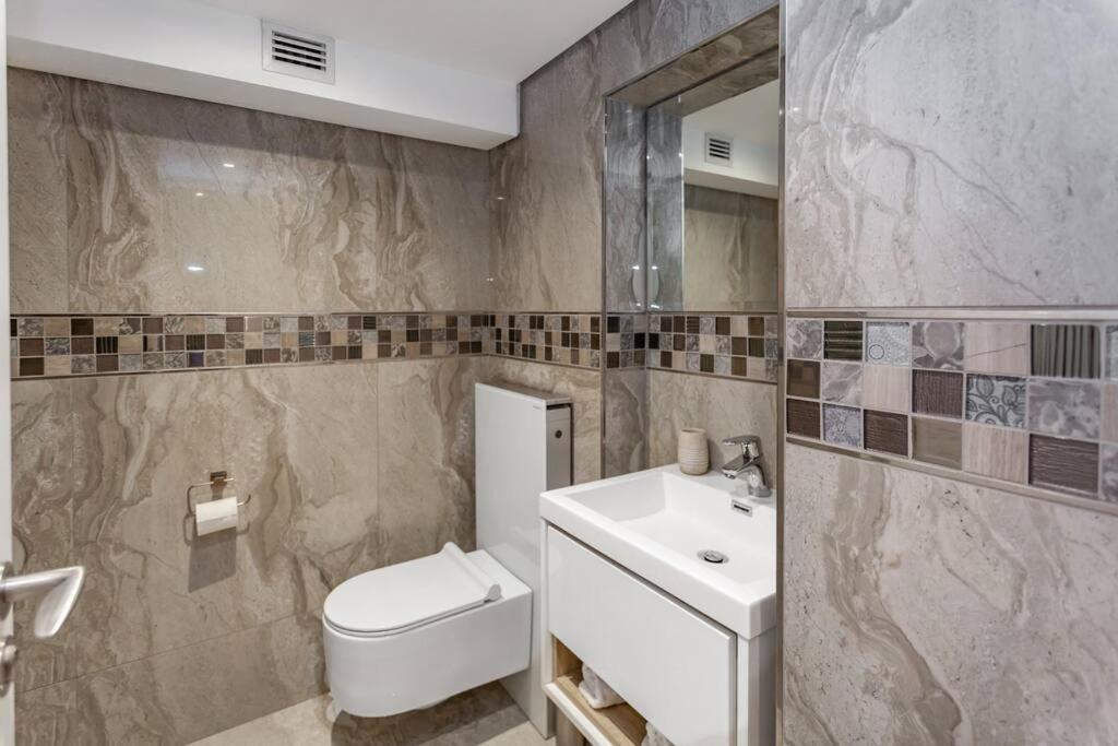 Ultra Luxury 3 Bedroom Address on Adderley view 5