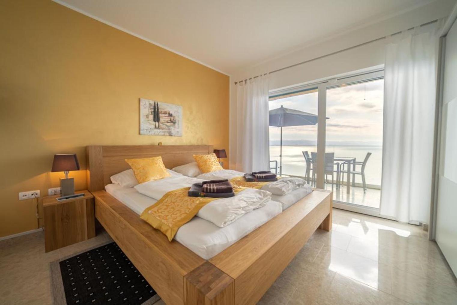 Moderne Familienwohnung mit Panorama-Meerblick