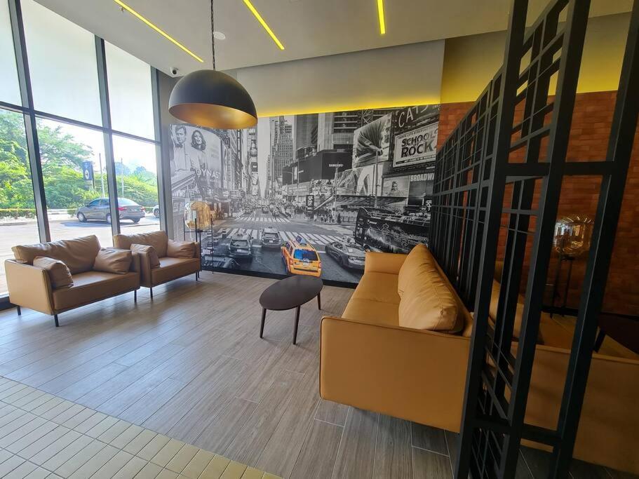 Contemporary 2R2B Studio 10 minutes from KLCC