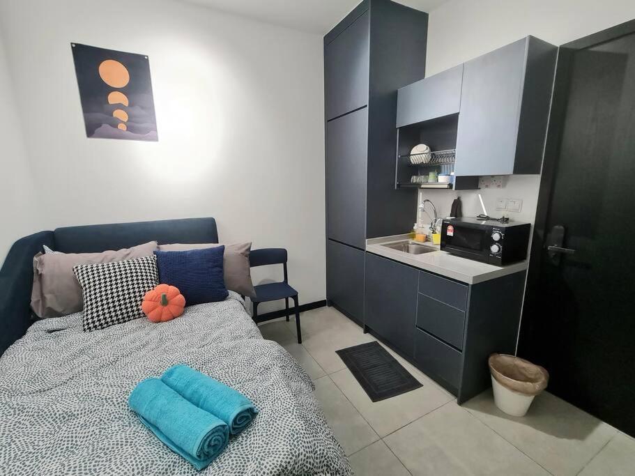 Contemporary 2R2B Studio 10 minutes from KLCC