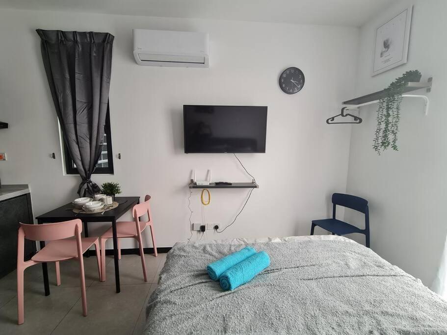 Contemporary 2R2B Studio 10 minutes from KLCC