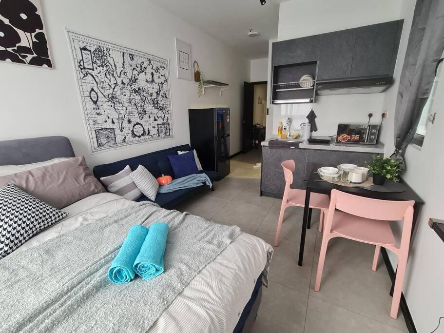 Contemporary 2R2B Studio 10 minutes from KLCC