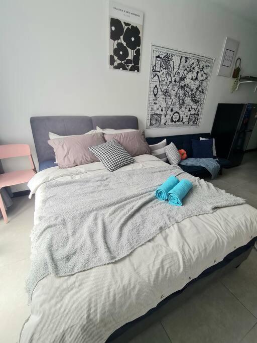 Contemporary 2R2B Studio 10 minutes from KLCC