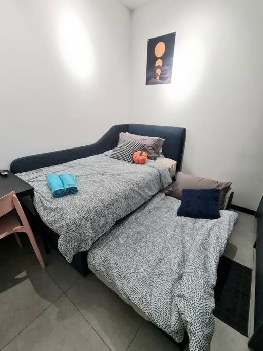 Contemporary 2R2B Studio 10 minutes from KLCC