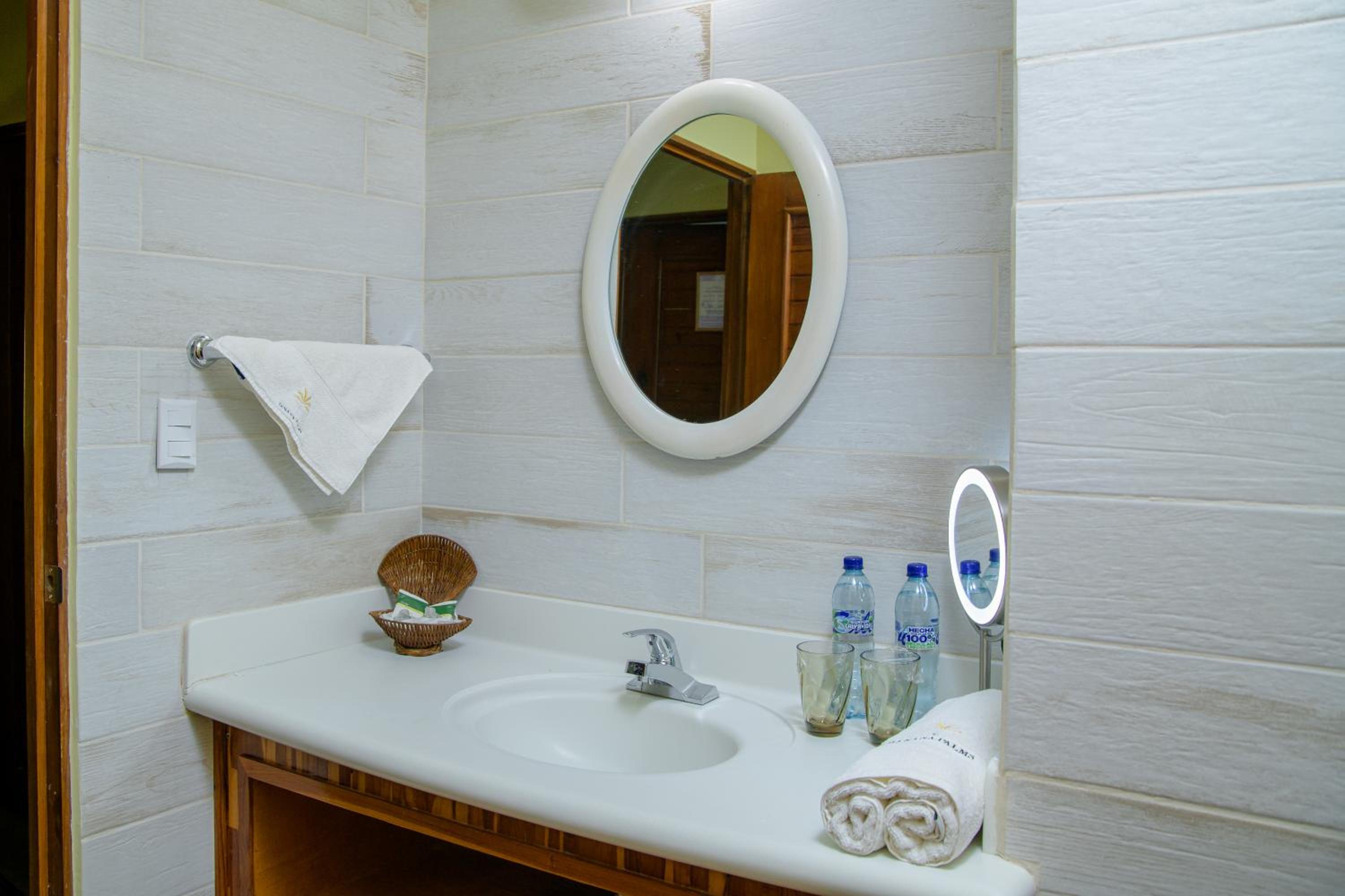 Banana Palms Hotel - Property Image 2