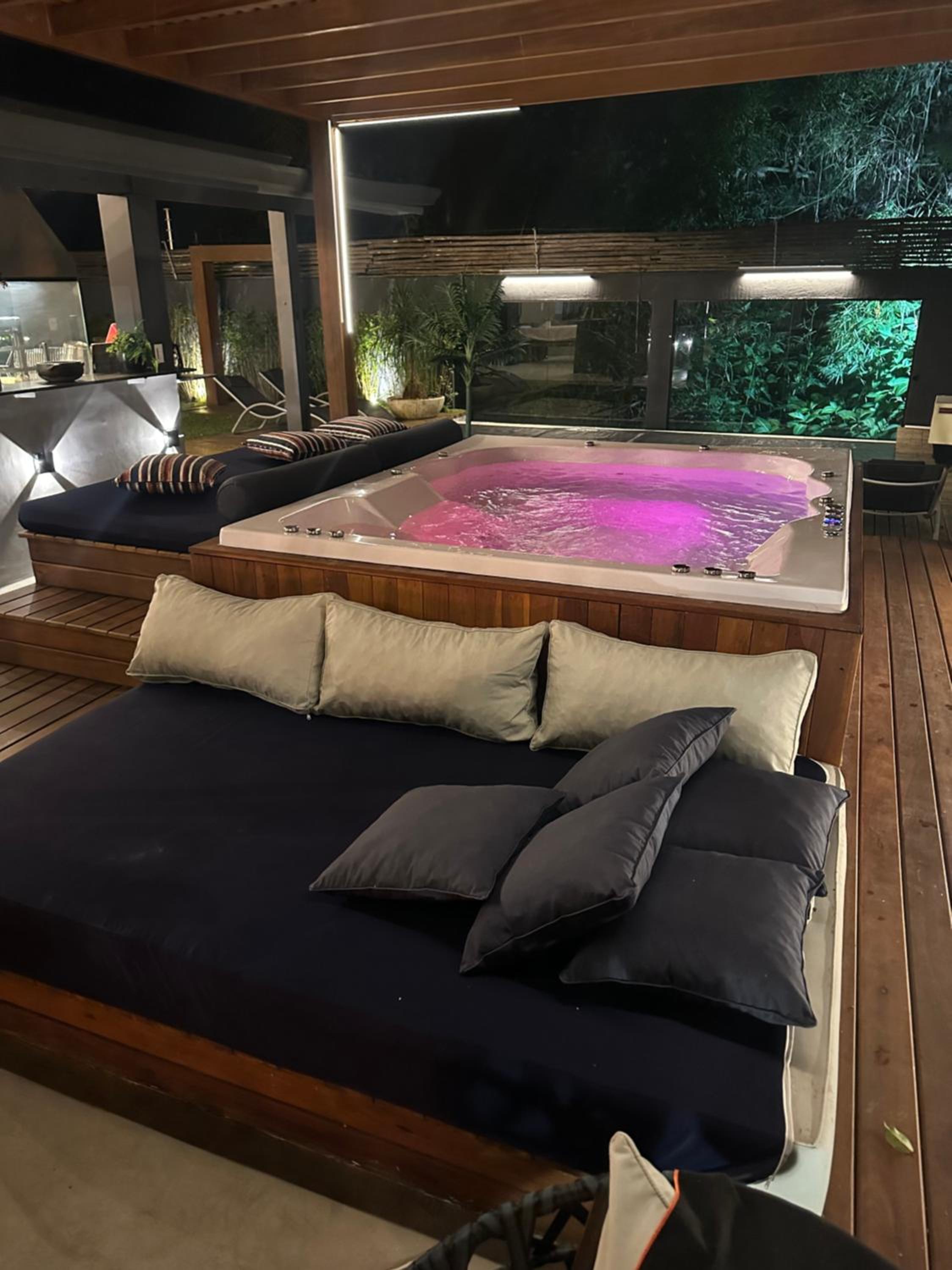 Casa térrea com acessibilidade em Juquehy com piscina climatizada e hidromassagem
