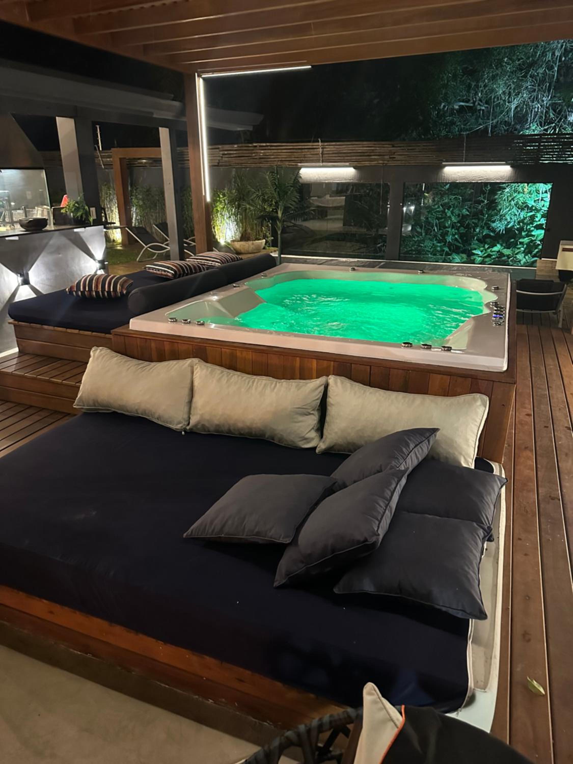 Casa térrea com acessibilidade em Juquehy com piscina climatizada e hidromassagem