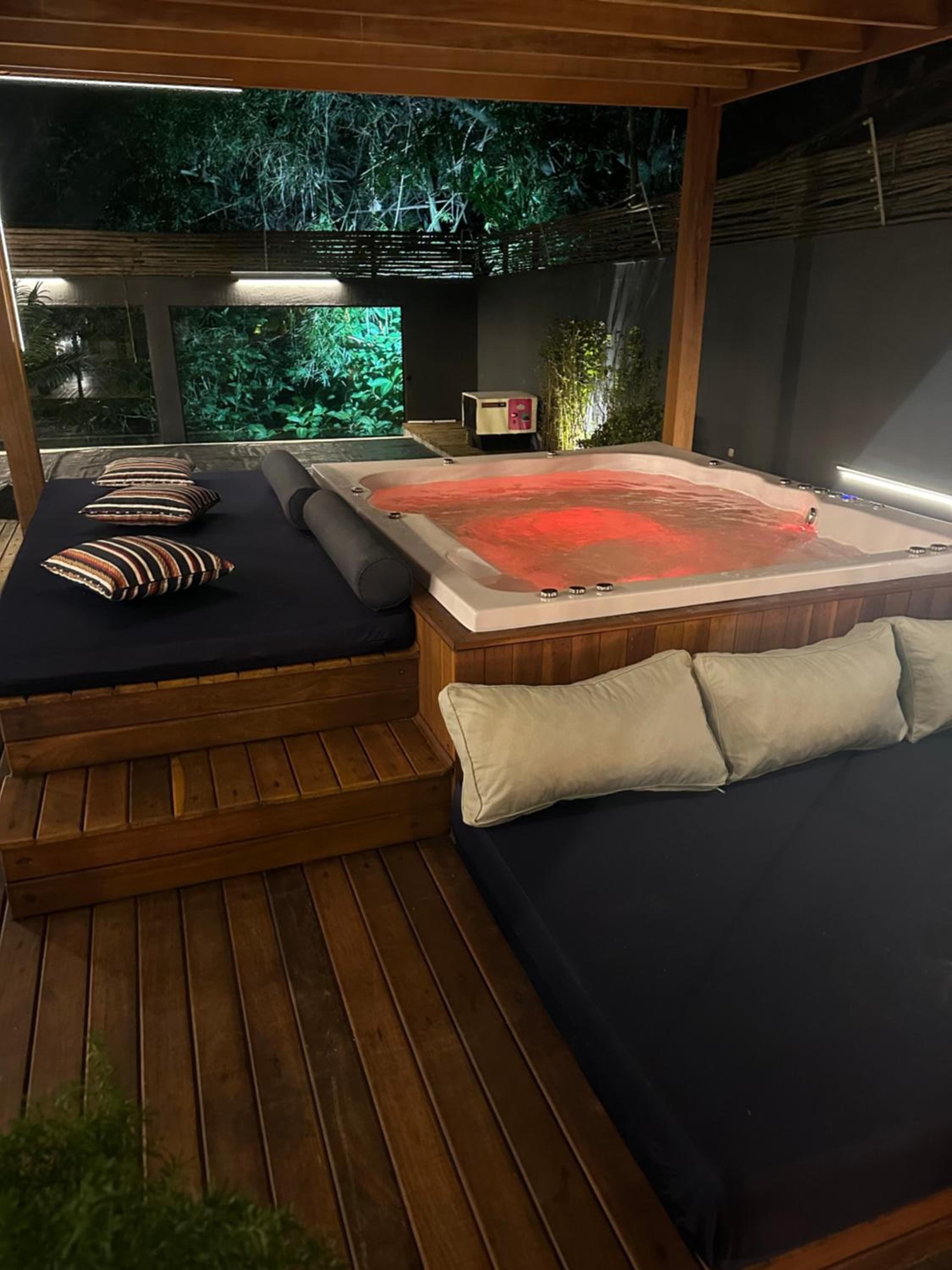Casa térrea com acessibilidade em Juquehy com piscina climatizada e hidromassagem