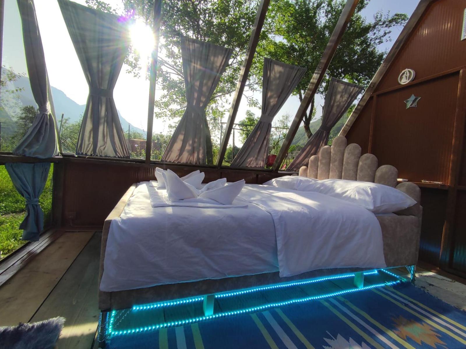 UNDER STARS HOUSE