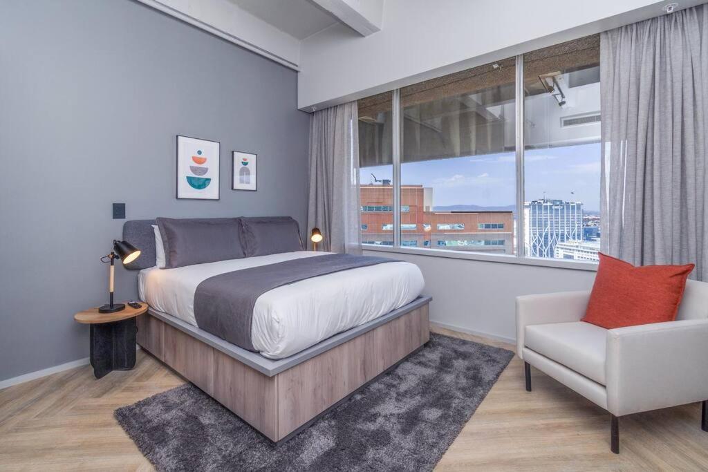 Beautiful brand-new luxury apartment in the city view 4