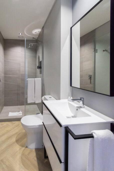 Beautiful brand-new luxury apartment in the city view 5