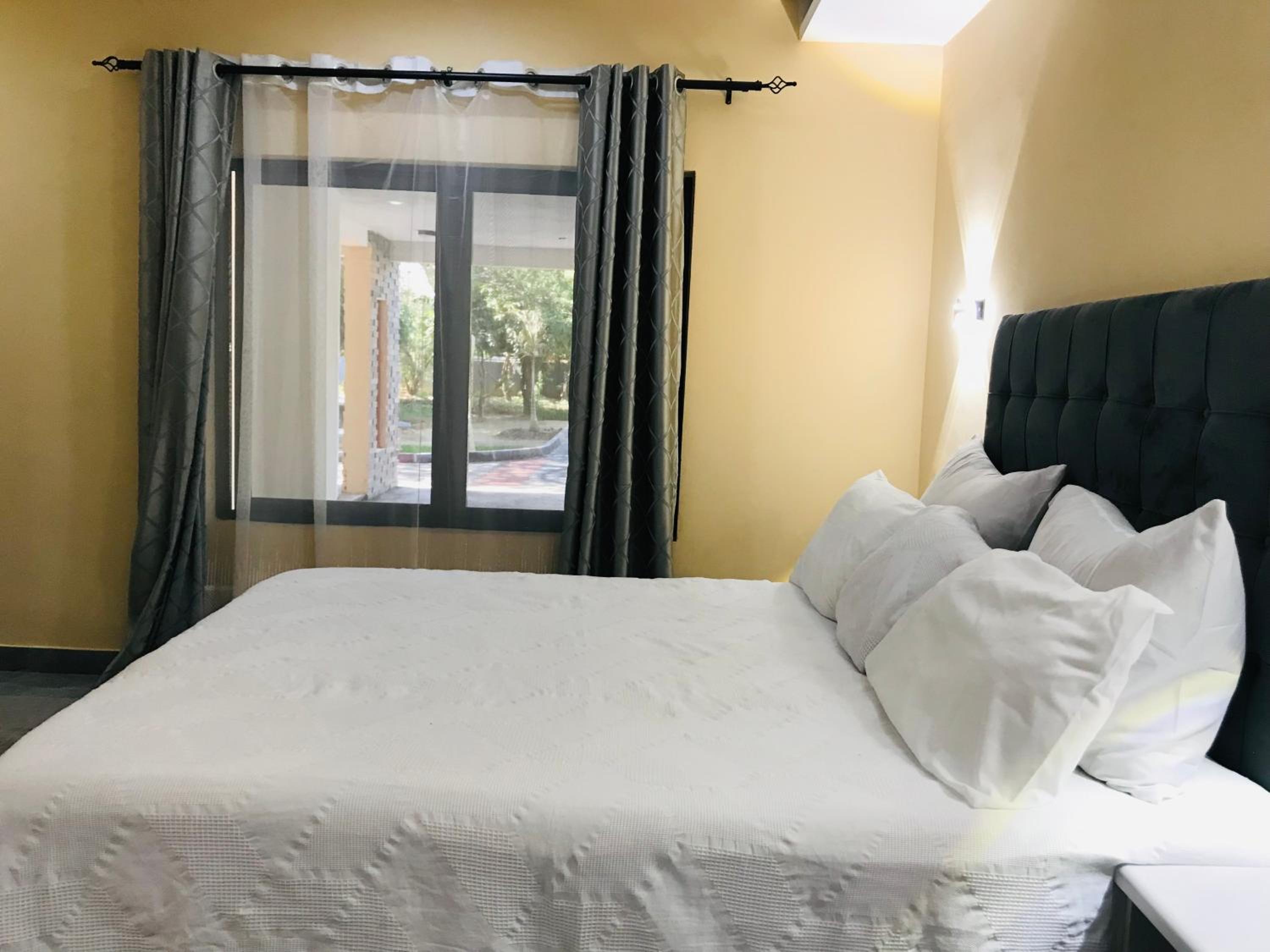 Batoka Apartments