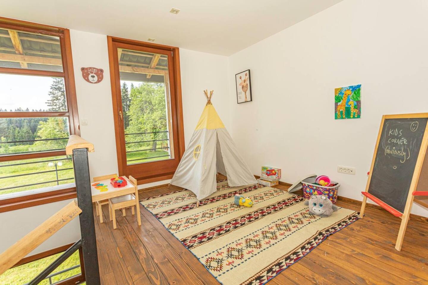 Forest Hideaway: Family/group friendly Villa