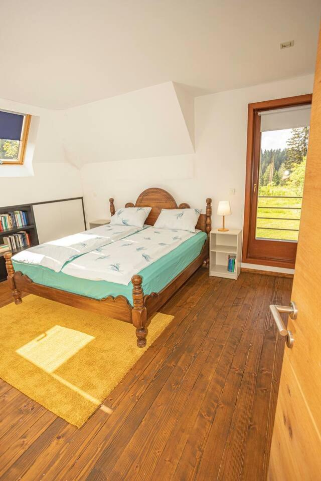 Forest Hideaway: Family/group friendly Villa