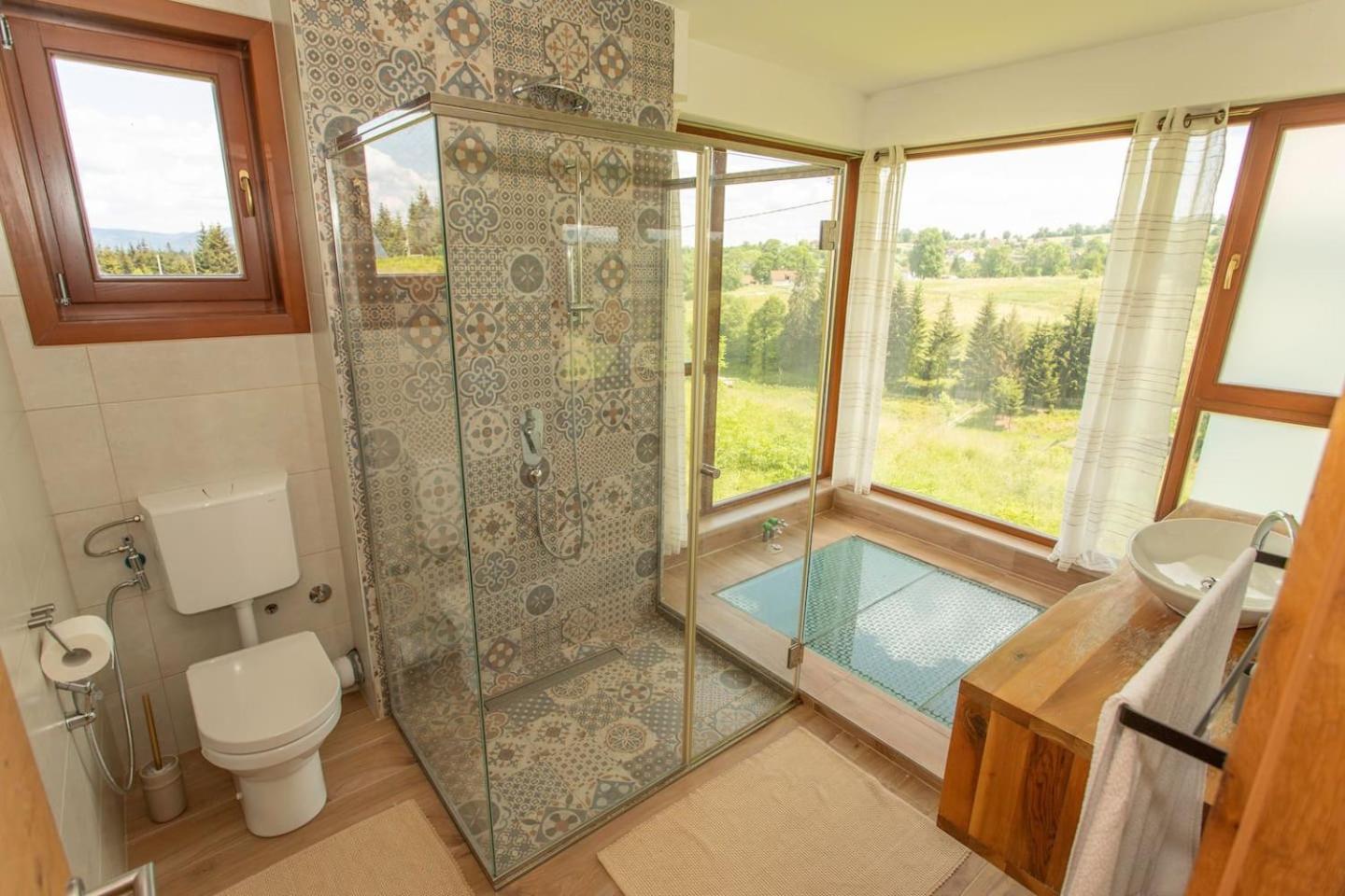 Forest Hideaway: Family/group friendly Villa