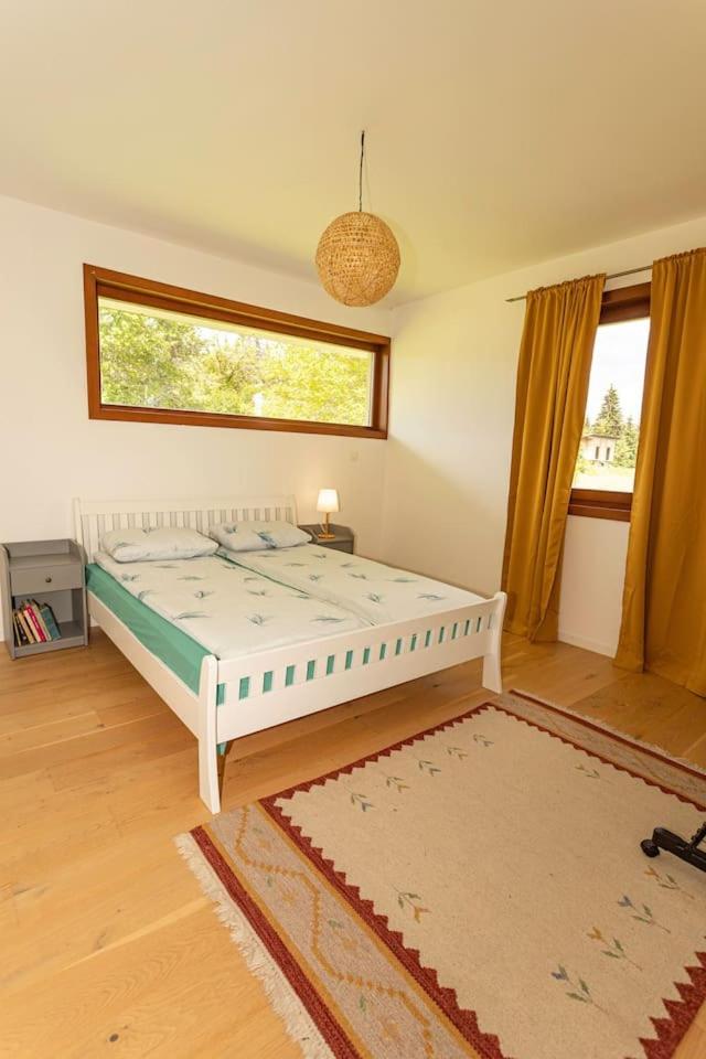 Forest Hideaway: Family/group friendly Villa