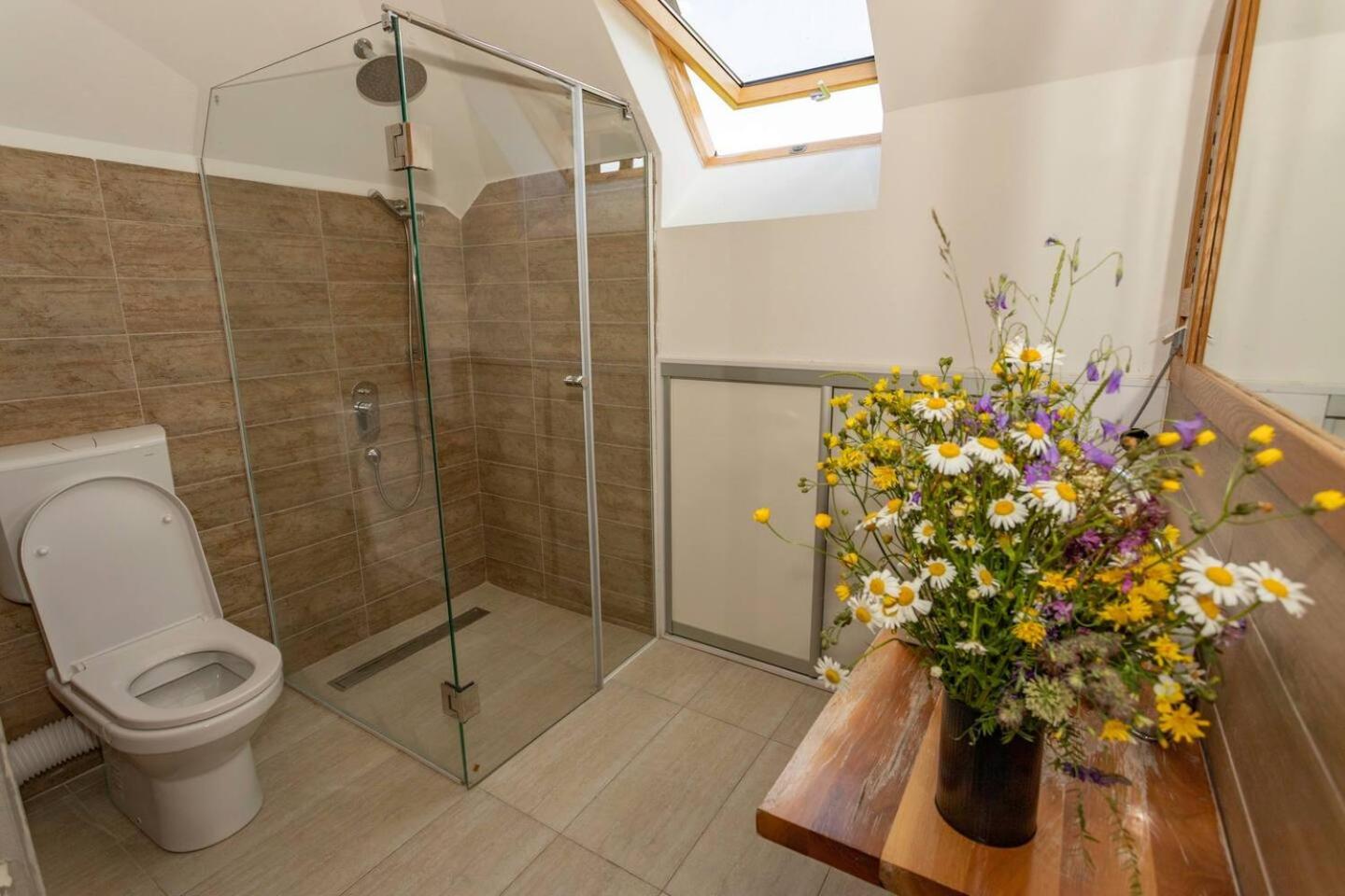 Forest Hideaway: Family/group friendly Villa