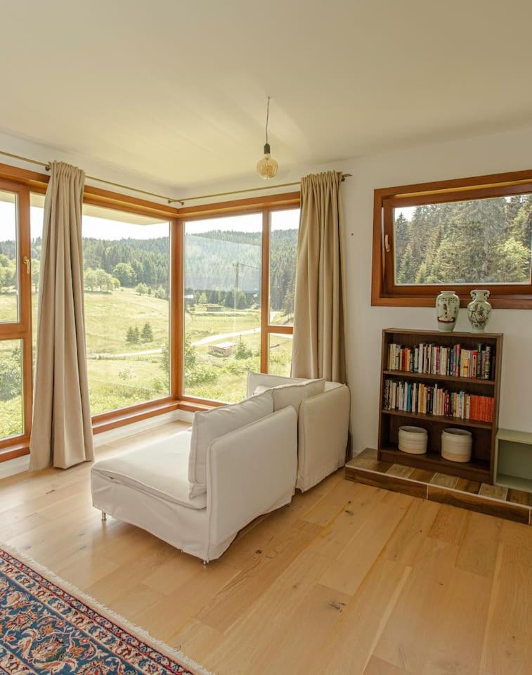 Forest Hideaway: Family/group friendly Villa