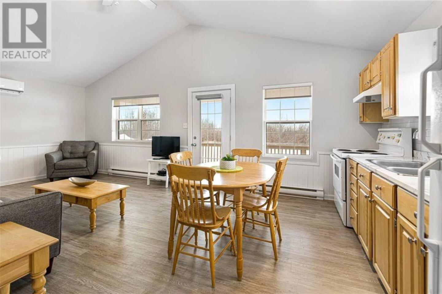 Seabreeze Aboiteau Cottage - beach access
