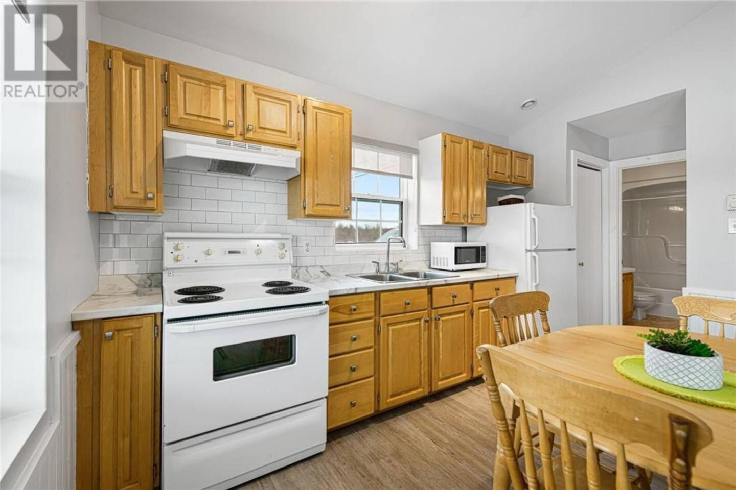 Seabreeze Aboiteau Cottage - beach access