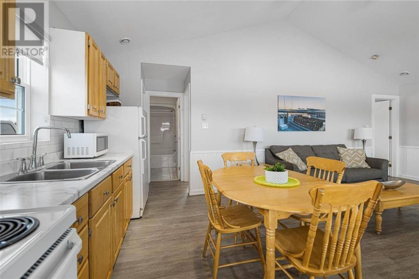 Seabreeze Aboiteau Cottage - beach access