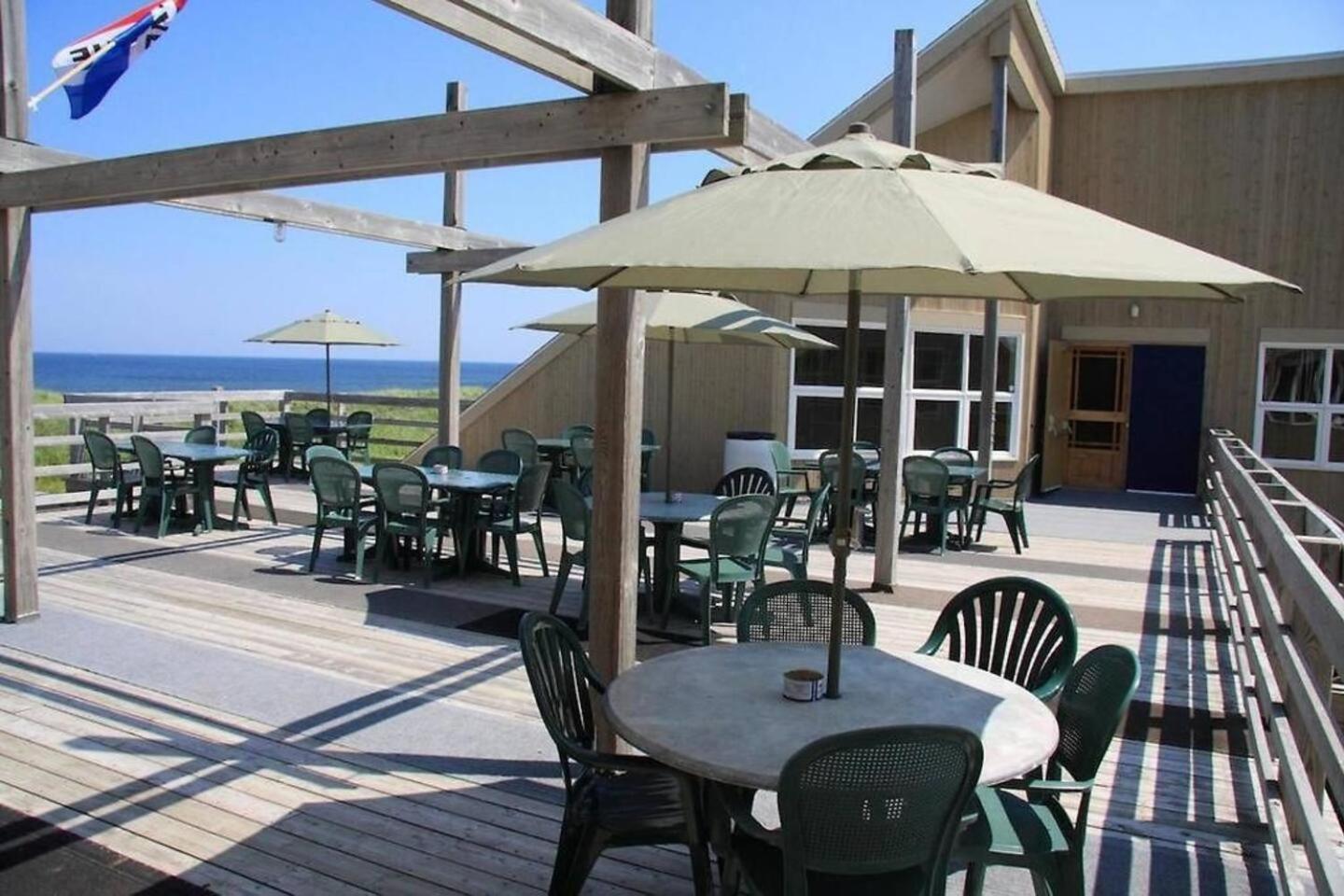 Seabreeze Aboiteau Cottage - beach access