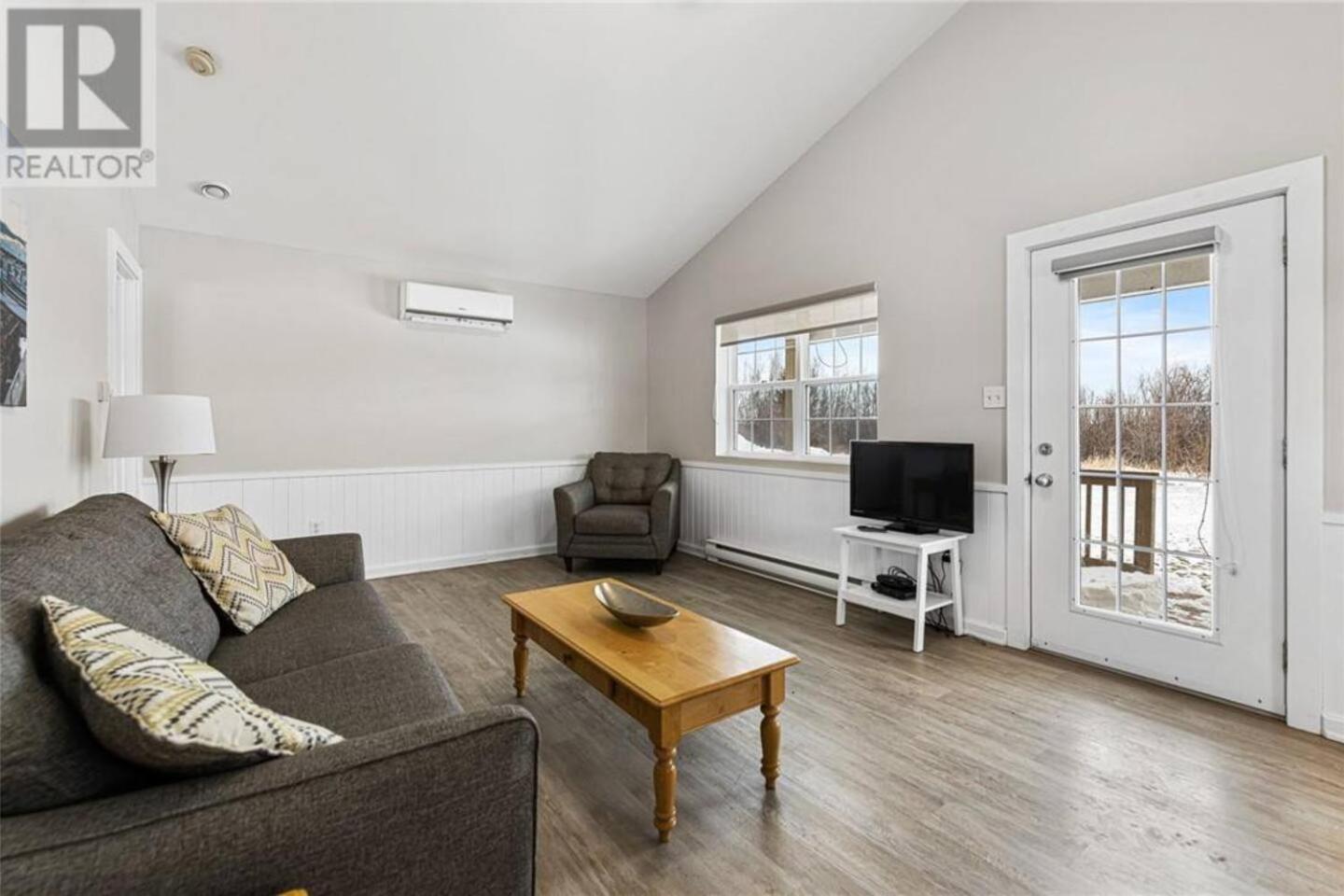 Seabreeze Aboiteau Cottage - beach access