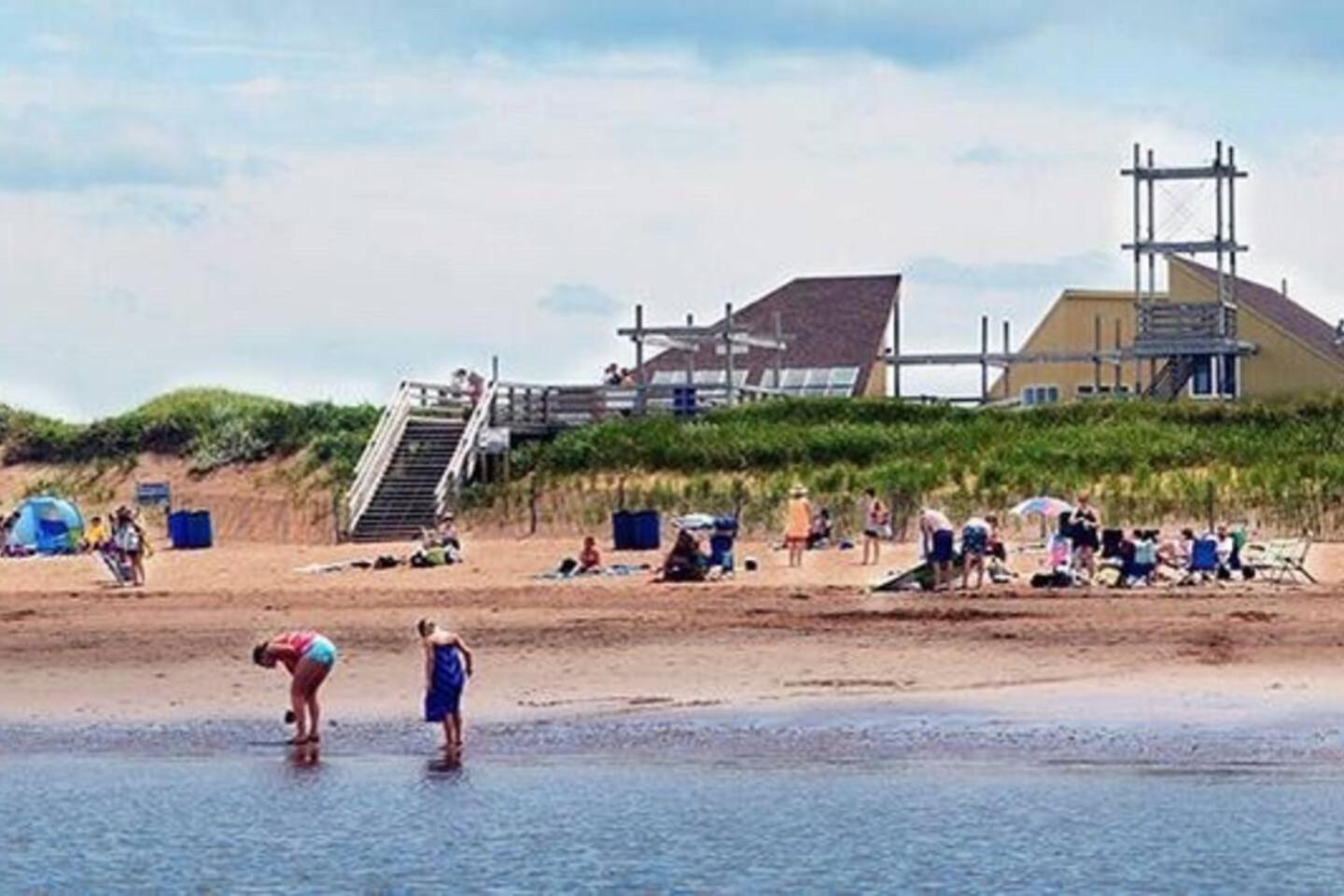 Seabreeze Aboiteau Cottage - beach access
