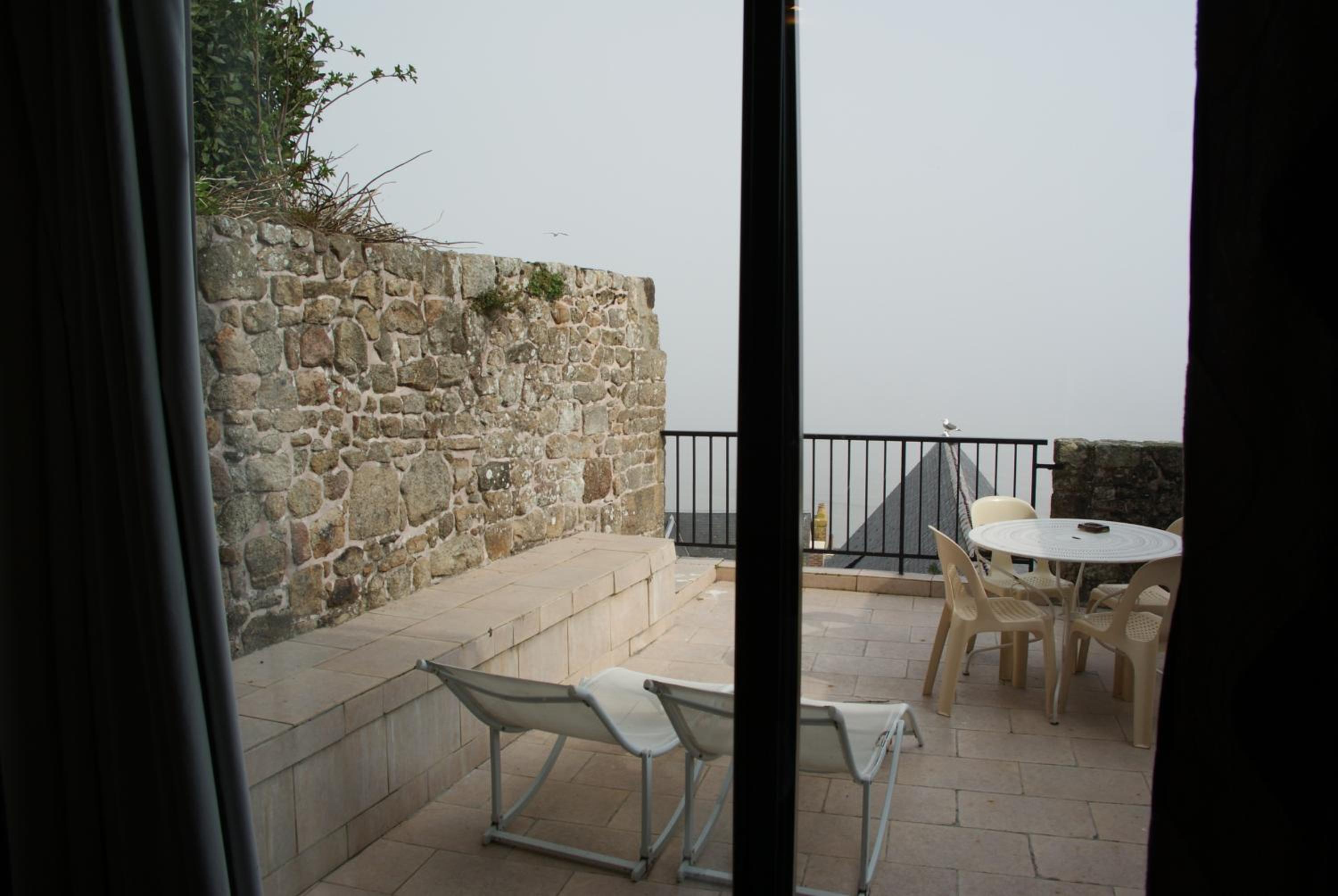 balcony