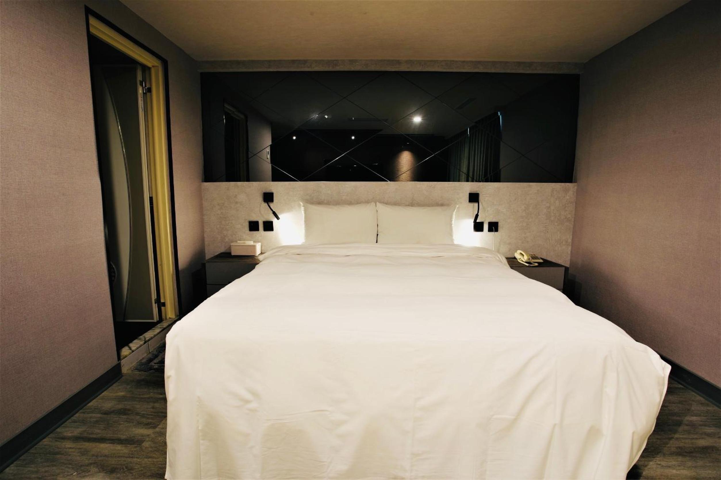 Golden Home Hotel