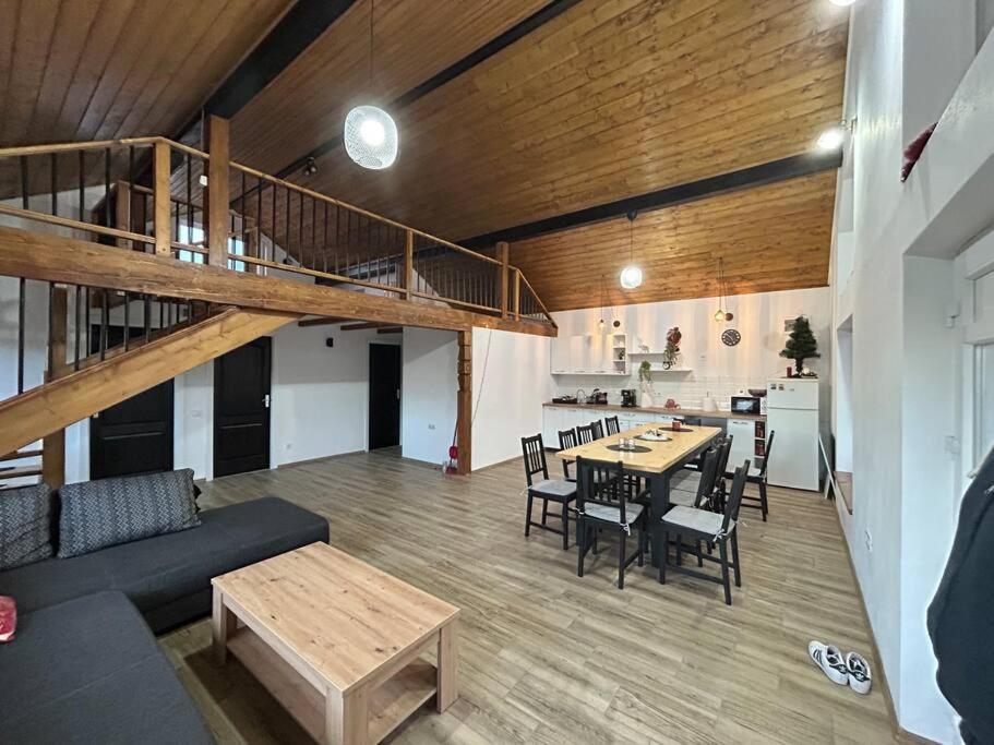 Cabana Tudor view 2
