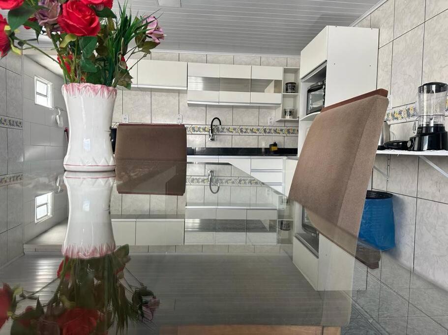 Linda e Ampla Casa Inteira Próxima ao Centro de Criciúma