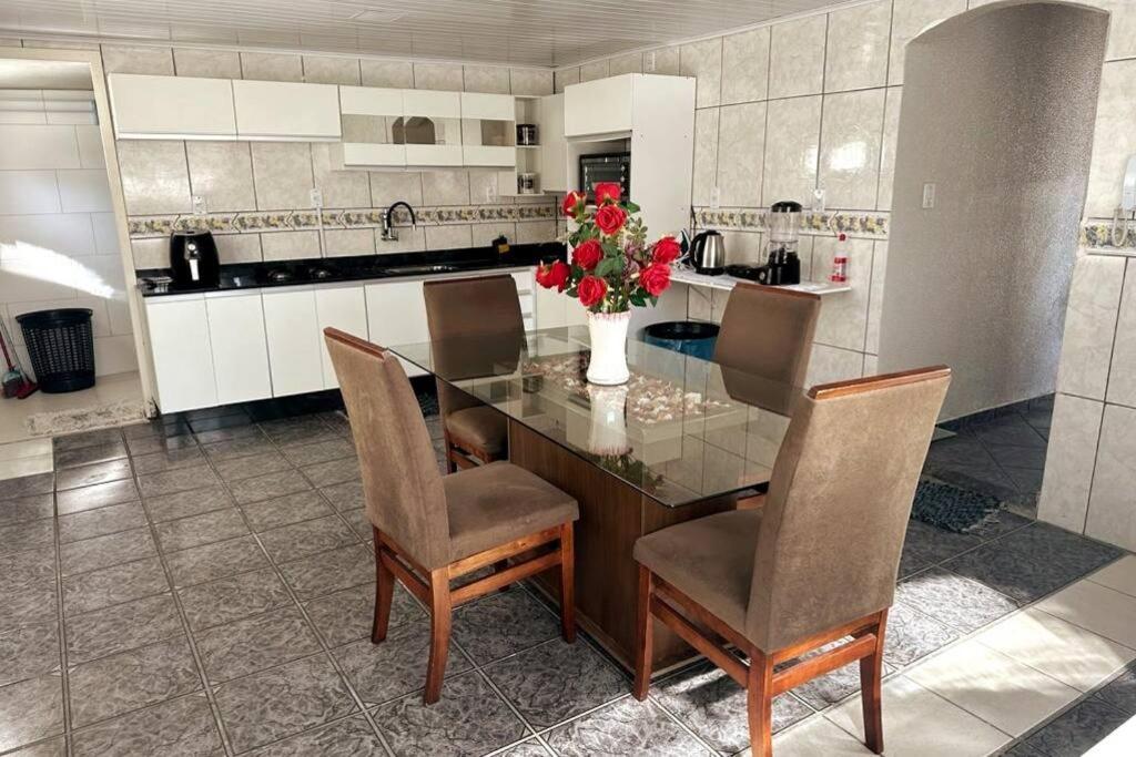 Linda e Ampla Casa Inteira Próxima ao Centro de Criciúma